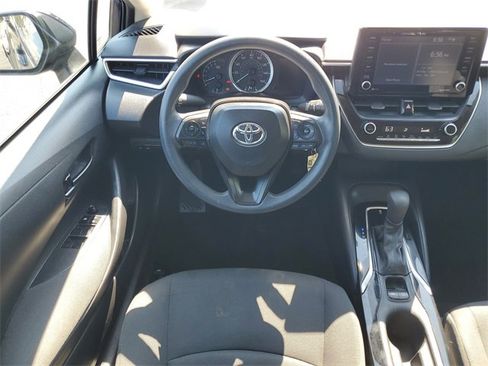 Used 2022 Toyota Corolla LE image 15