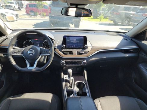 Used 2024 Nissan Altima 2.5 SV FWD image 24