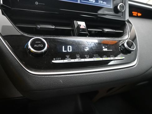 Used 2022 Toyota Corolla LE image 14