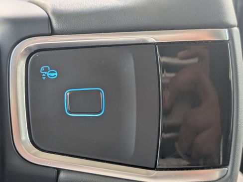 Used 2025 Ford Expedition Active image 32