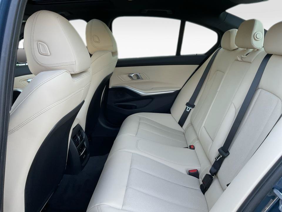 Used 2026 BMW 330i Sedan w/ Premium Package RWD image 13