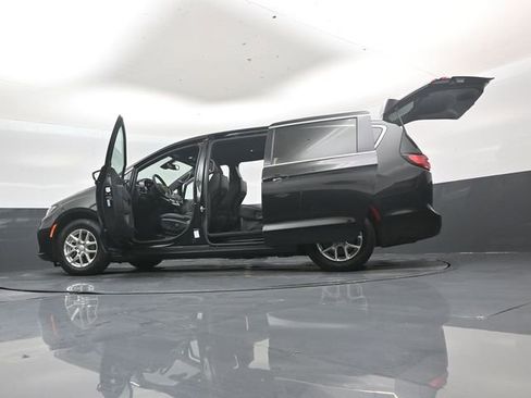 Used 2025 Chrysler Pacifica Select FWD image 53