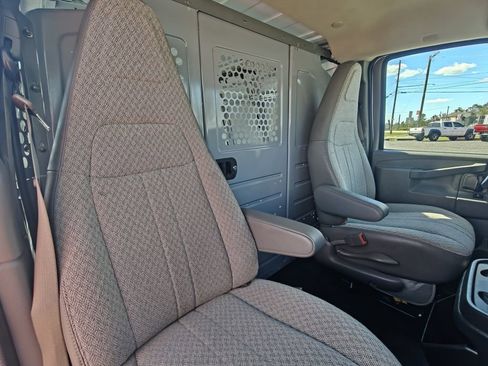 Used 2016 Chevrolet Express 2500 image 24