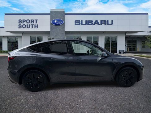 Used 2024 Tesla Model Y Long Range AWD/4WD image 2