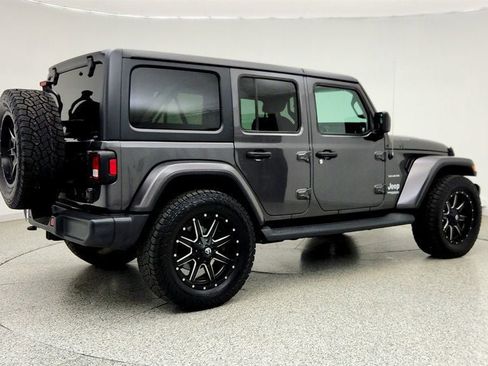 Used 2019 Jeep Wrangler Unlimited Sahara AWD/4WD image 5