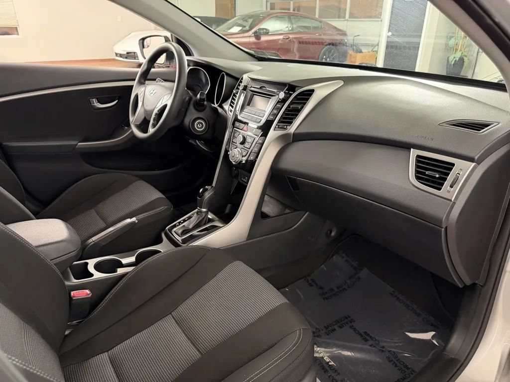 Used 2016 Hyundai Elantra GT FWD image 29