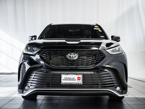 Used 2022 Toyota Highlander XSE image 2