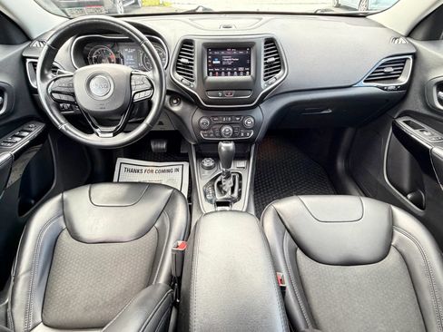 Used 2019 Jeep Cherokee Latitude Plus AWD/4WD image 31