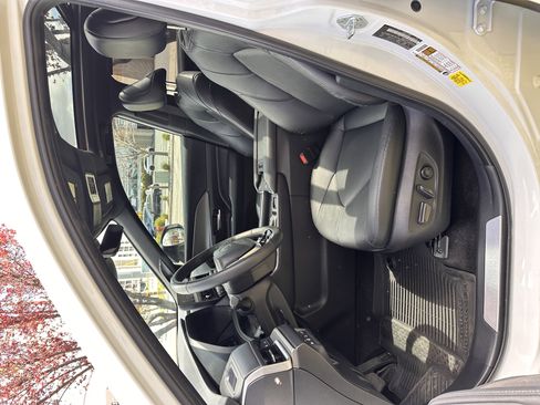 Used 2025 Toyota Grand Highlander AWD Hybrid image 17