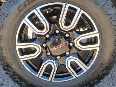 Used 2022 GMC Sierra 2500 AT4 w/ AT4 Premium Plus Package AWD/4WD image 14