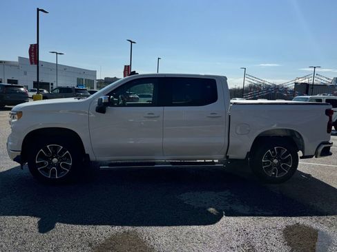 Used 2022 Chevrolet Silverado 1500 LT AWD/4WD image 4