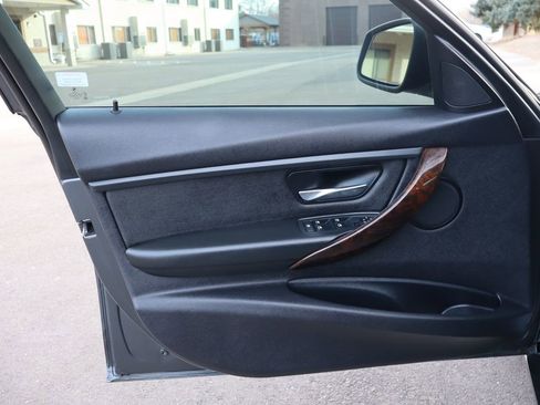 Used 2014 BMW 320i xDrive Sedan image 23