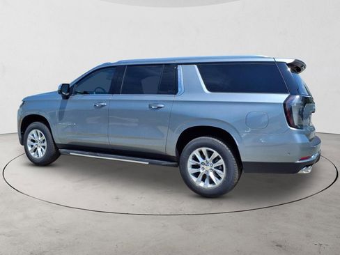 New 2025 Chevrolet Suburban Premier image 8