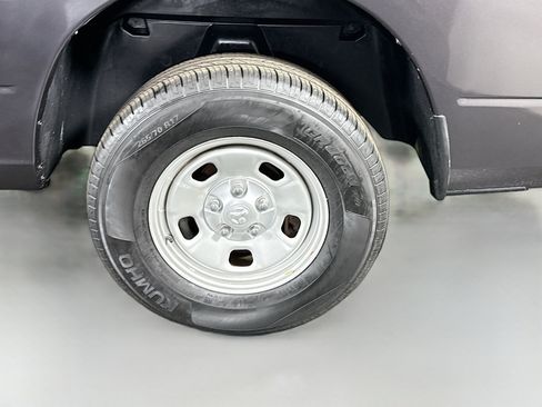 Used 2018 RAM 1500 Express RWD image 32