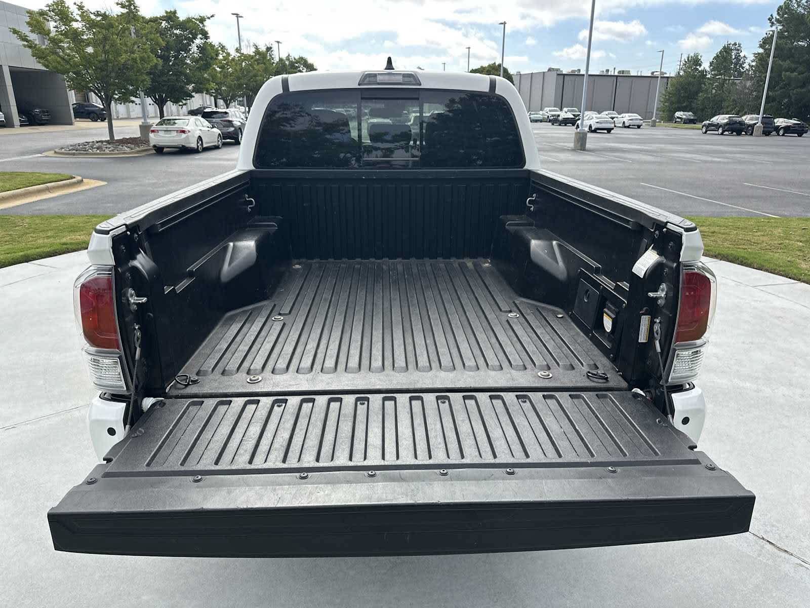 Used 2022 Toyota Tacoma TRD Off-Road w/ Technology Package RWD image 31
