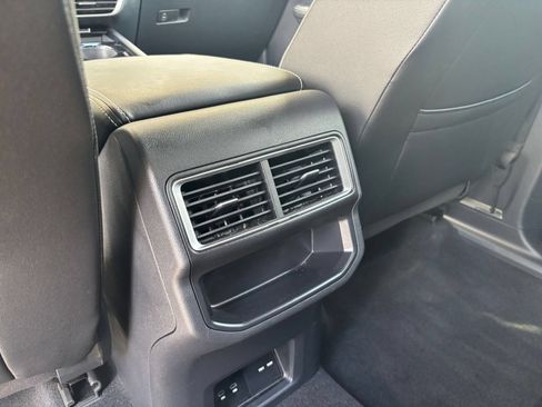 Used 2026 Volkswagen Atlas Cross Sport SE FWD image 24