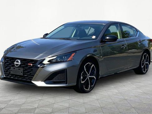 Used 2023 Nissan Altima 2.5 SR FWD image 3