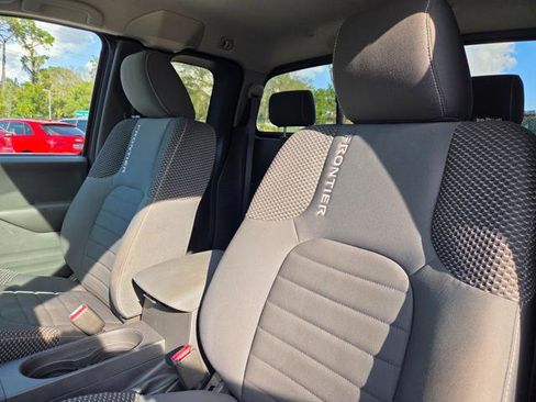 Used 2016 Nissan Frontier Desert Runner image 25