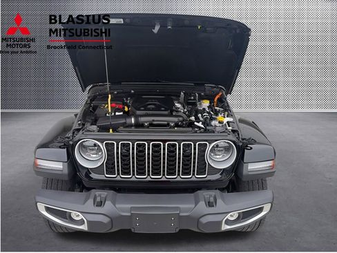 Used 2025 Jeep Wrangler Unlimited Sahara w/ Safety Group AWD/4WD image 41
