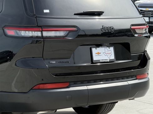 Used 2022 Jeep Grand Cherokee L Laredo image 6