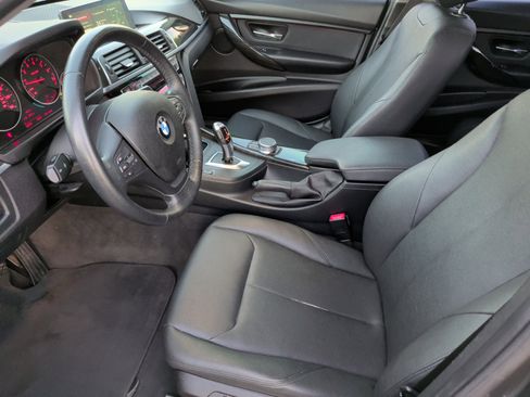 Used 2018 BMW 320i Sedan w/ Premium Package image 15