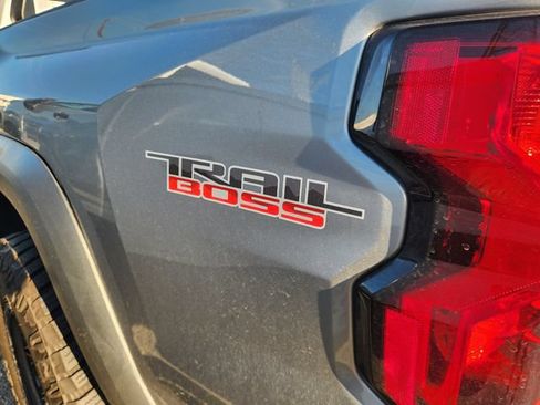 Used 2025 Chevrolet Colorado Trail Boss AWD/4WD image 9