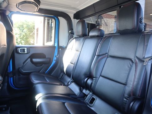 Used 2021 Jeep Gladiator Sport image 27