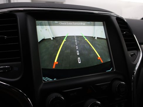 Used 2018 Jeep Grand Cherokee Altitude AWD/4WD image 16