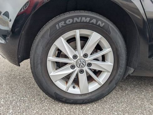 Used 2017 Volkswagen Golf S image 26