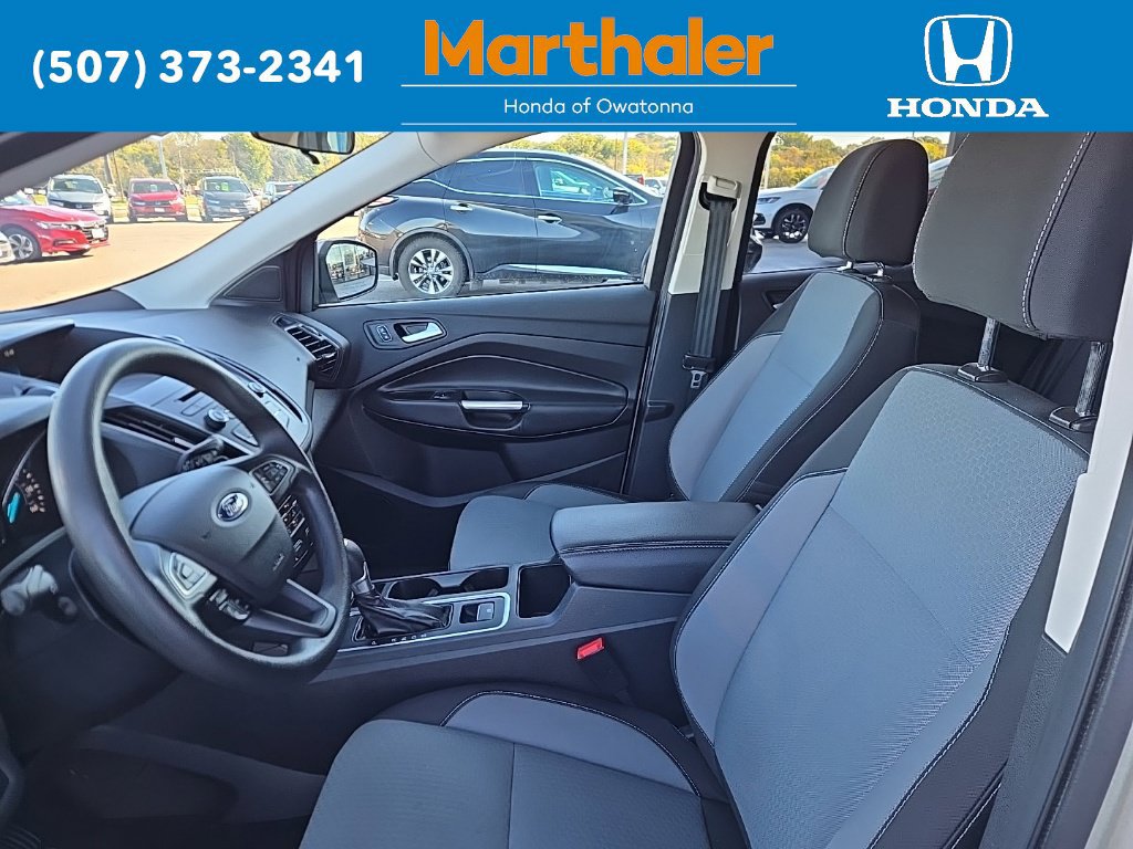 Used 2017 Ford Escape SE w/ SE Cold Weather Package AWD/4WD image 9