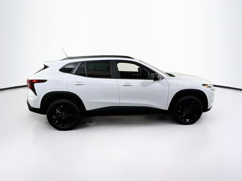 Used 2026 Chevrolet Trax ACTIV w/ Sunroof Package FWD image 4