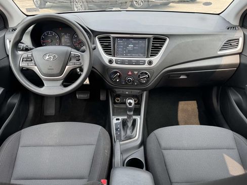 Used 2022 Hyundai Accent SEL FWD image 2