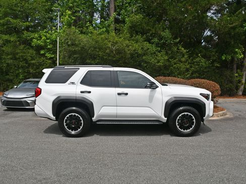 Certified 2025 Toyota 4Runner TRD Off-Road Premium AWD/4WD image 5