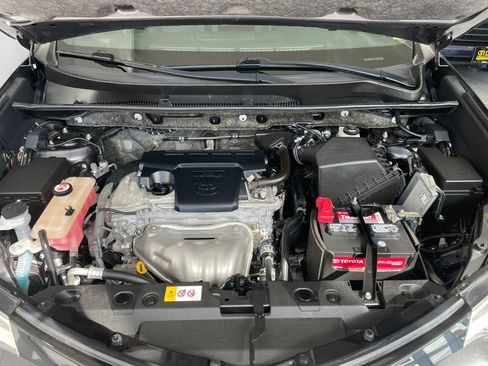 Used 2018 Toyota RAV4 SE w/ Power Extra Value Package FWD image 28