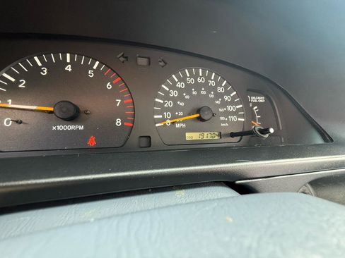 Used 1998 Toyota Tacoma Limited image 19