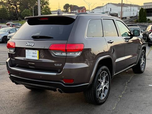 Used 2018 Jeep Grand Cherokee Limited AWD/4WD image 10