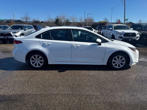 Used 2024 Toyota Corolla LE image 8