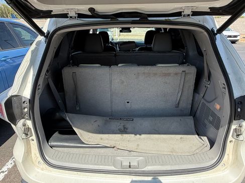Used 2016 Toyota Highlander Plus FWD image 12