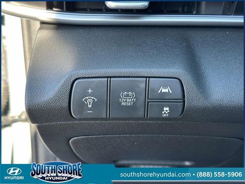 Certified 2023 Hyundai Elantra Limited w/ Preferred Accessory Package image 20