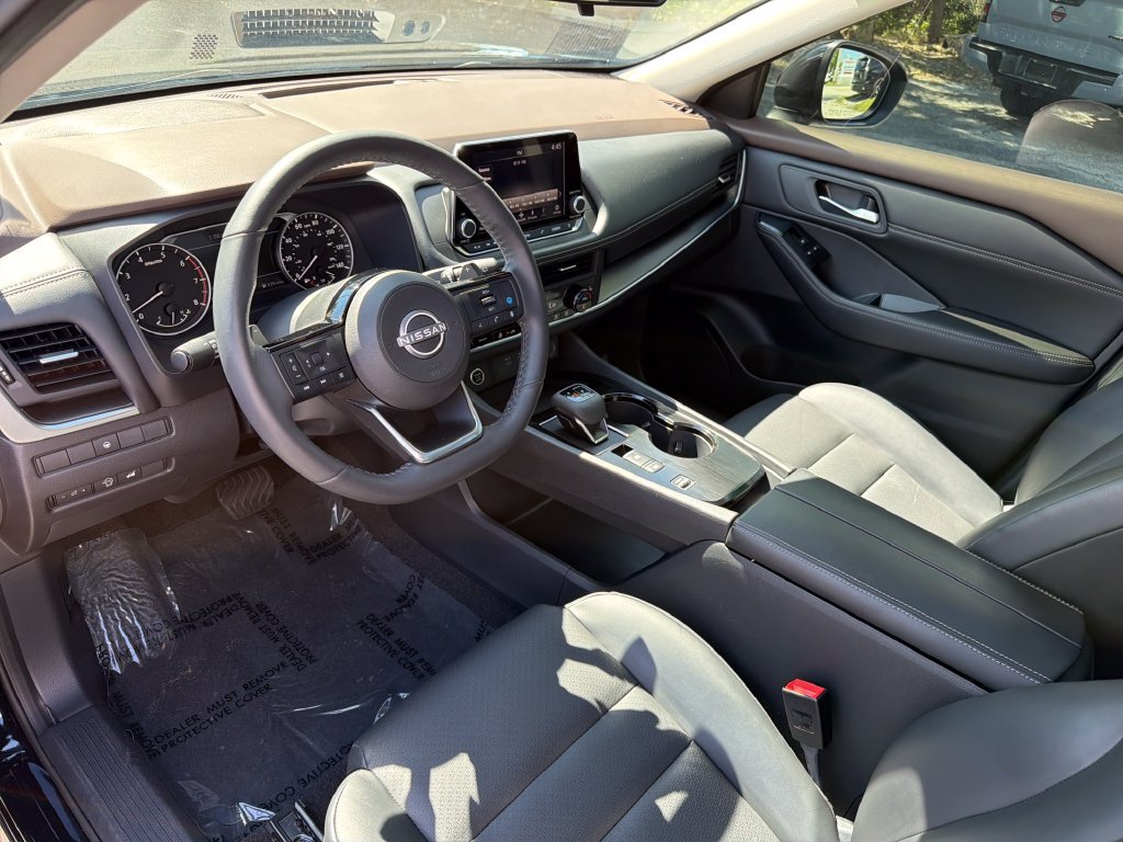 Used 2023 Nissan Rogue SV w/ SV Premium B Package FWD image 14