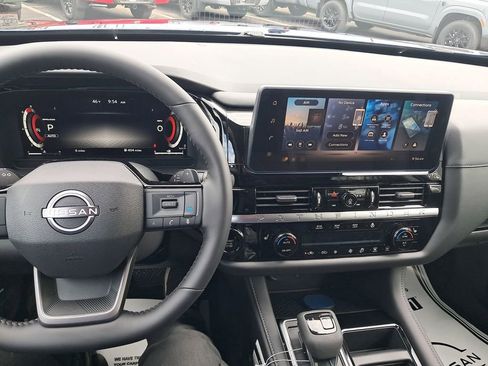 New 2026 Nissan Pathfinder SL w/ SL Premium Package AWD/4WD image 13