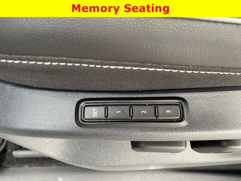 Used 2023 Volkswagen Tiguan SEL R-Line AWD/4WD image 18