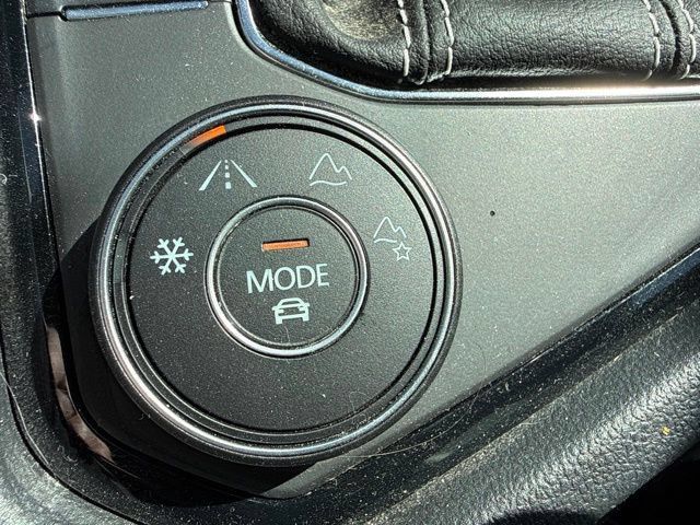 Used 2025 Volkswagen Taos SEL AWD/4WD image 26