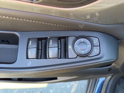 Used 2023 Chevrolet Traverse LT FWD image 19