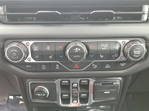 New 2026 Jeep Gladiator Sport AWD/4WD image 21