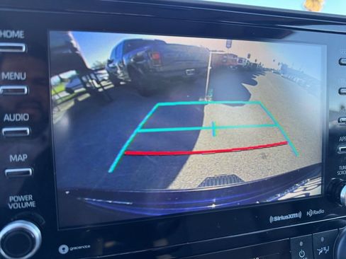 Used 2021 Toyota Highlander XLE image 20