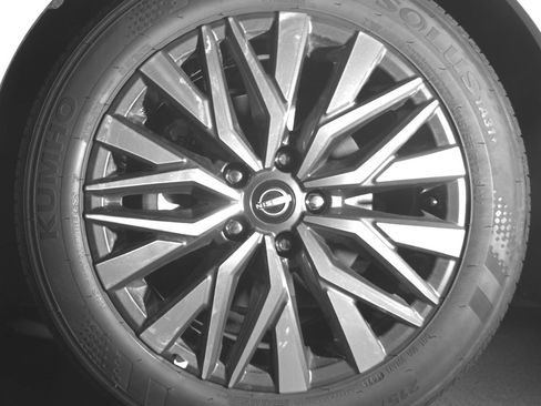 Used 2025 Nissan Altima 2.5 SV FWD image 11