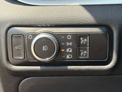 Used 2023 Ford Explorer XLT w/ Equipment Group 202A AWD/4WD image 35