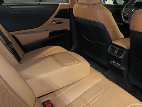Used 2022 Lexus ES 300h Ultra Luxury w/ Accessory Package 2 FWD image 47