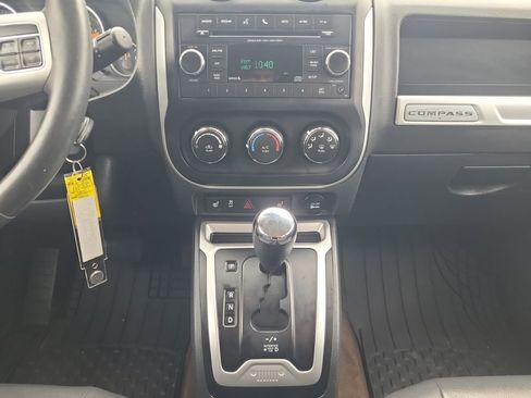 Used 2015 Jeep Compass Latitude FWD image 11